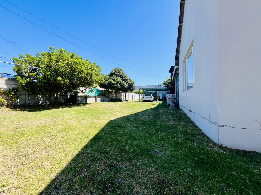 4 Bedroom Property for Sale in Sandbaai Western Cape